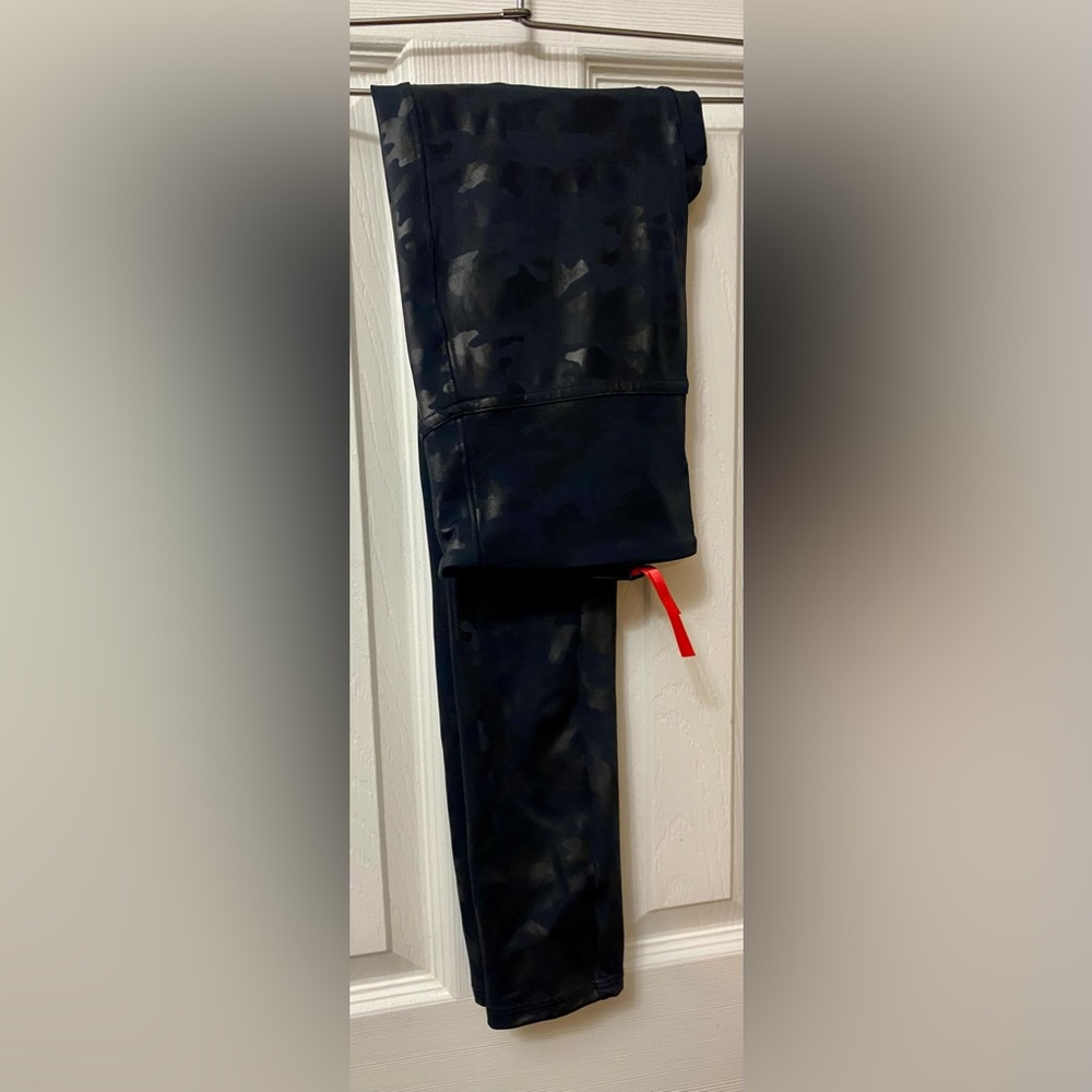 SPANX Faux Leather Camo Leggings, Small Petite